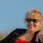 You can use this snow shoveling workout as a way to get in a good exercise session if snow has derailed your schedule. Learn how to turn your snow shoveling into a safe and effective workout.