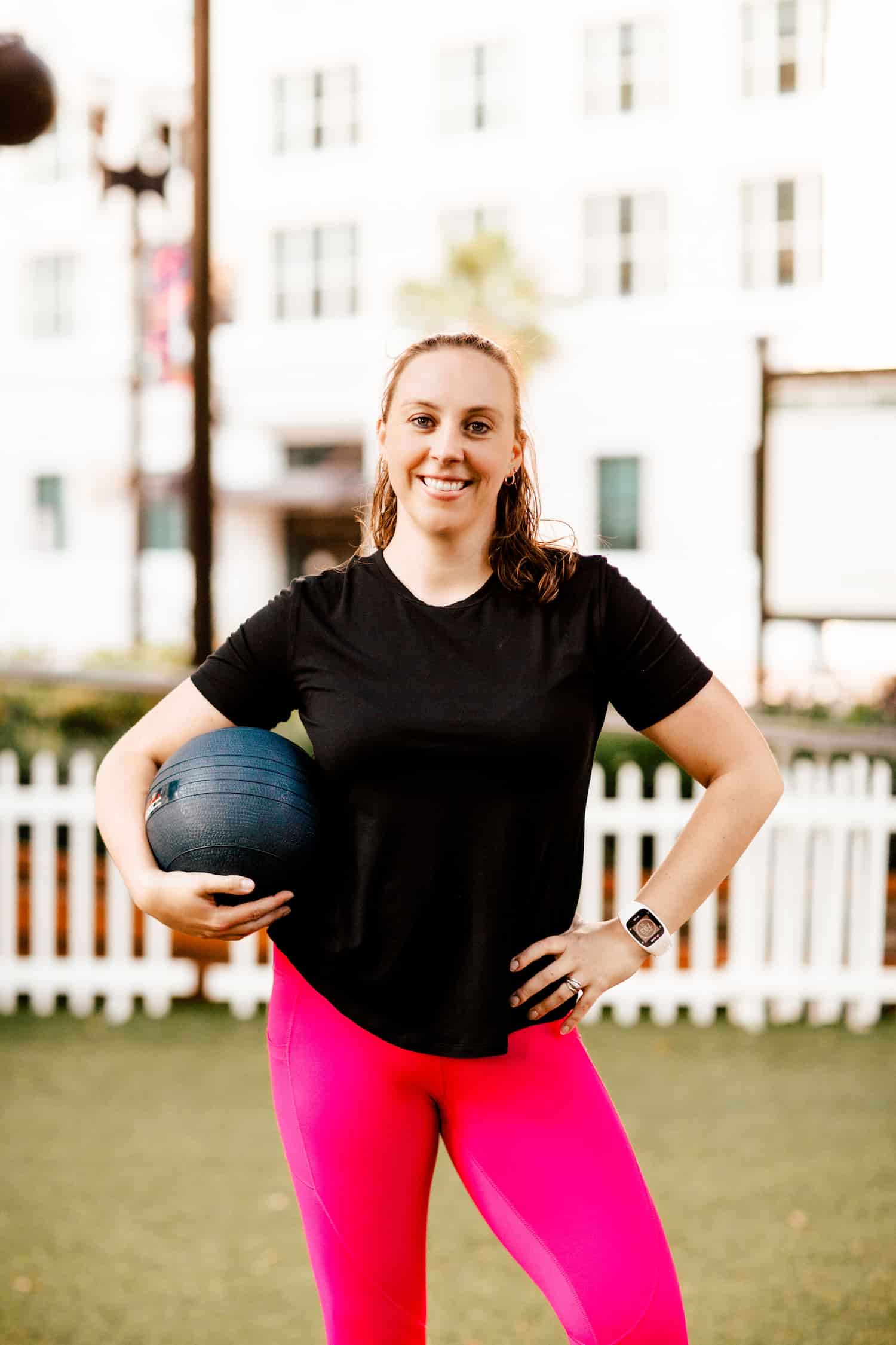 Jen Landry resumed weight lifting and marathon running after healing her diastasis. Jen Landry Home Bodies trainer